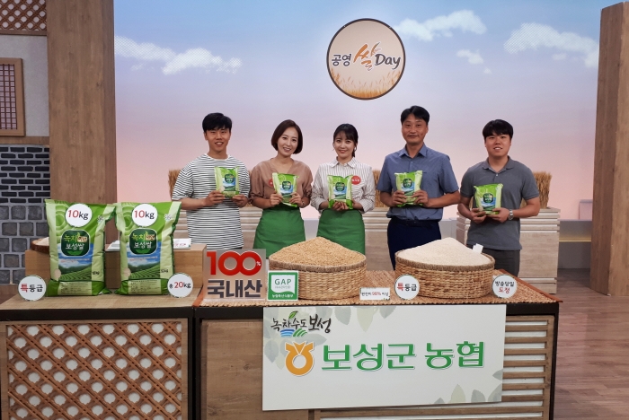 지난 17일 공영홈쇼핑에서 쌀데이 특집으로 마련한 전남 보성 녹차미인쌀 방송 모습