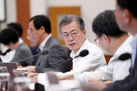 문재인 대통령 “분열은 패배···민주당과 文정부는 공동운명체”