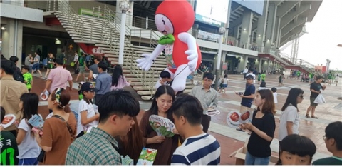 장수군,전주 월드컵 경기장에서  ‘장수 한우랑 사과랑 축제’ 홍보 진행