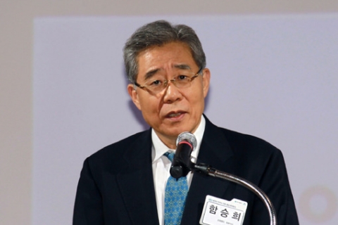 함승희 전 강원랜드 사장, 포럼오래 30대女 사무국장 집 근처서 법인카드 사용 의혹