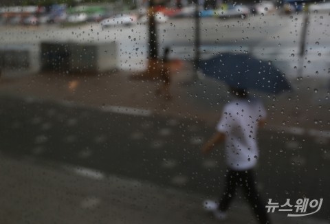 전국 흐리고 비···제주 ‘돌풍·천둥·번개’ 안전사고 유의해야