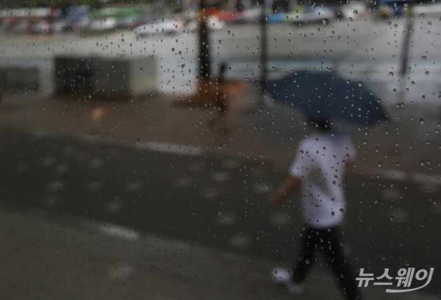 태풍 ‘콩레이’ 북상, 전국 흐리고 비바람···예상 경로는?