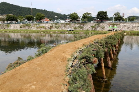 무주군, 폭우로 유실된 섶다리 재설치 결정