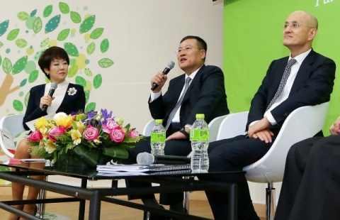 이효율 풀무원 대표, 경영능력 도마에
