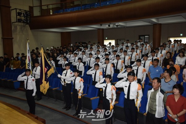 전남과학대 부사관학군단 4기 후보생들이 여름방학기간동안 육군부사관학교에서 3주간의 입영훈련을 수료했고 지난 9월 5일 교내행사로 학부모와 재학생 200여명의 축하를 받으며 입단식을 진행했다.(사진=곡성군 제공)