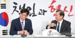 국회서 만난 김상조·김병준, 공정거래법 개편에 이견