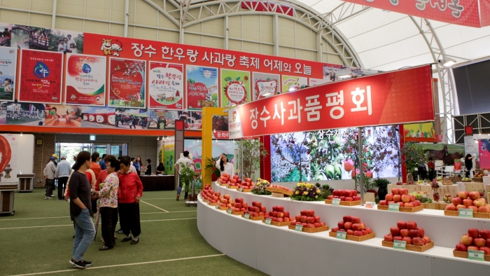 장수 한우랑 사과랑 축제, 국내 최초 ‘레드 축제’ 명성 확인 기사의 사진