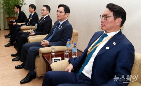 리룡남 만난 이재용 “신뢰 관계 쌓는 기회 되기를”