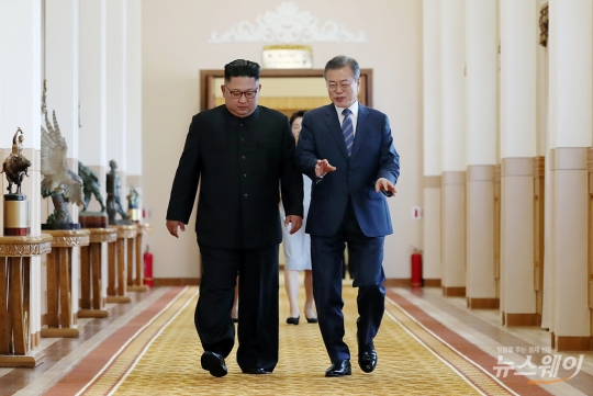 문재인 대통령과 김정은 국무위원장. 사진=평양사진공동취재단