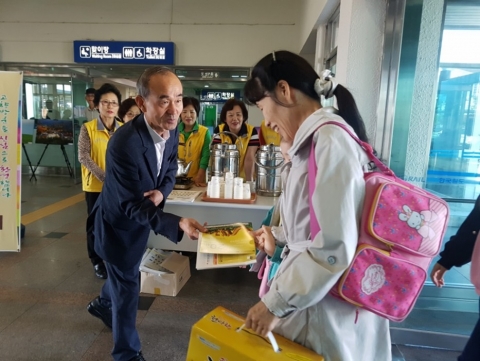 김제 지평선봉사대, 추석 귀성객 맞이 차(茶) 봉사활동 펼쳐