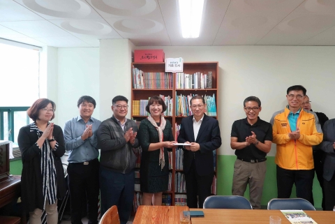 KREI, 아동복지시설에 후원금과 서적 기부하고 봉사활동