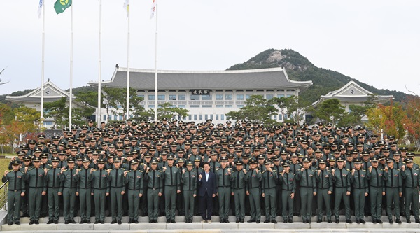  육군3사관학교 생도, 경북도청 방문 기사의 사진