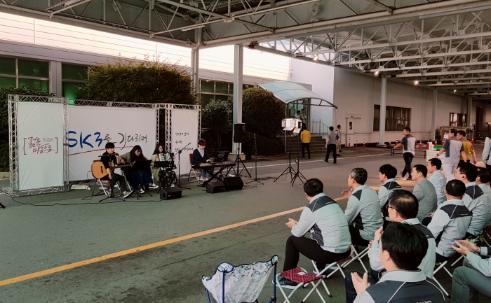 기아차 광주공장, 쏘울 신차 성공 기원 버스킹 공연 개최 기사의 사진