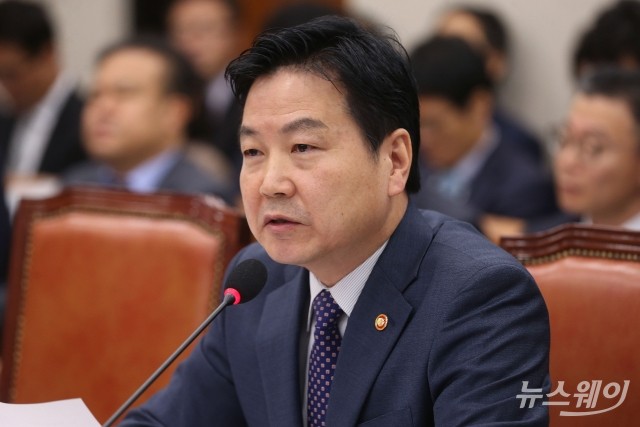 “중기 정책 성과나오기 시작”···홍종학 장관의 자화자찬