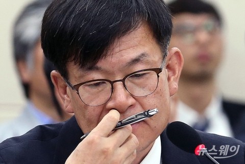 김상조는 판사출신 국장을 왜 업무배제시켰을까?