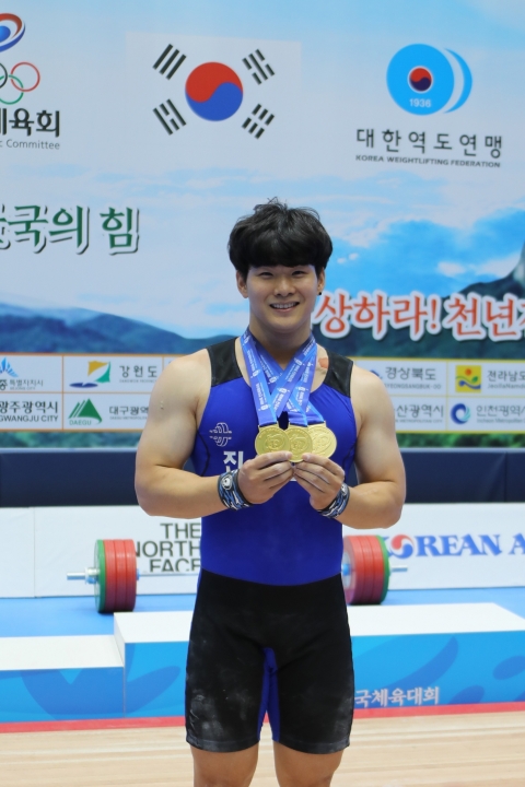진안군청 역도부 유동주 선수, 전국체전 3관왕 차지