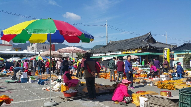 구례군, ‘이순신장군도 맛 본’ 구례 감 직거래 장터 운영