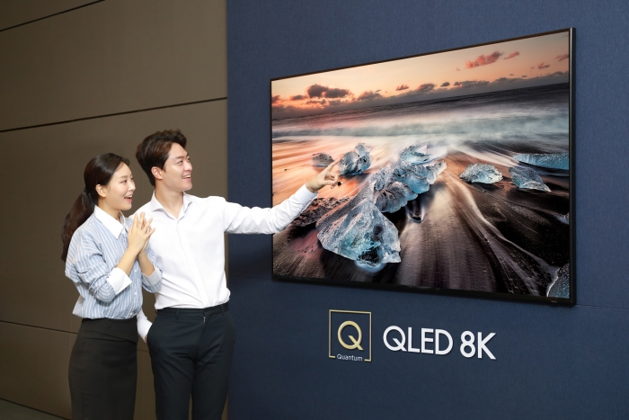 퀀텀닷 기술에 8K 해상도를 적용해 압도적인 화질을 구현하는 QLED 8K(82인치 Q900R 제품). 사진=삼성전자 제공