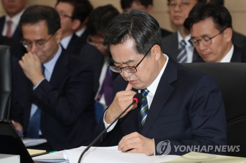 김동연 “단기일자리, 청와대 아닌 경제장관회의서 제안”