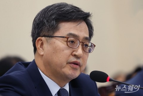 ‘멘붕 빠진’ 기재부, 예산 심의 앞두고 차관 교체설까지