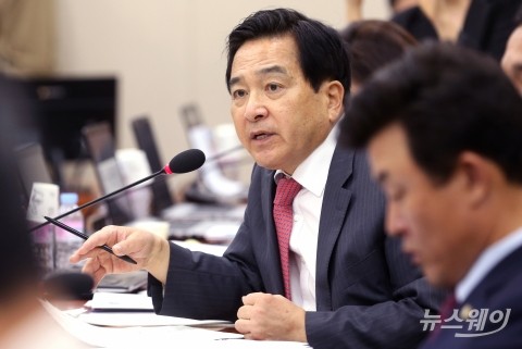 심재철 “기재부, 비전문가 강성태에게 700만원 지급하고 정책홍보”