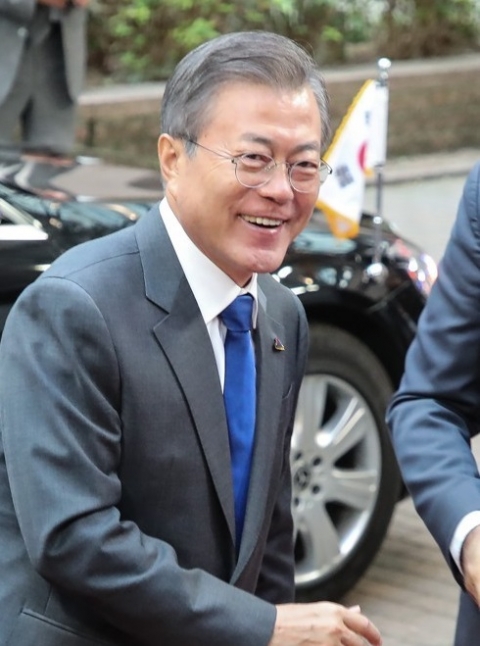 문 대통령, ASEAN·APEC 정상외교 참석 13일 출국