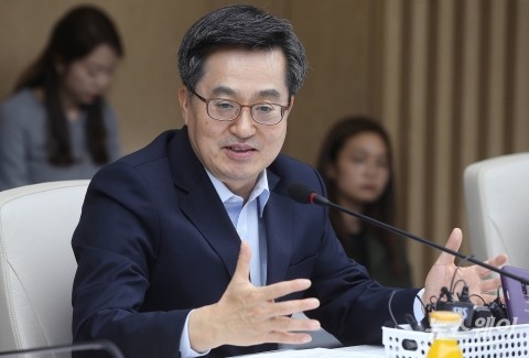 김동연 “소득주도성장-혁신성장, 실질적 성과에 주력해야”