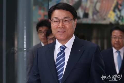 최정우 포스코 회장 2년차 고민··· 실적·주가에 쏠린 눈