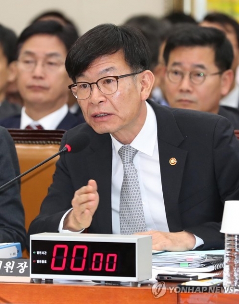 김상조, 간부 업무배제 논란에 “갑질신고 들어와 규정에 따른 것”