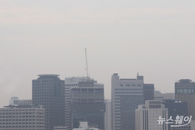 김해공항, 짙은 안개에 항공기 지연·결항 속출