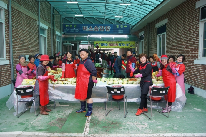 김제지평선홍보클럽 김장김치나눔 봉사 펼쳐 기사의 사진