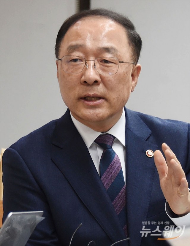 홍남기 “삼성바이오 관련 증선위 결정 존중”