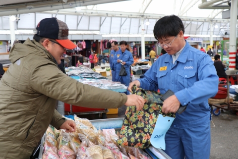 광양제철소, 전통시장 장보기 통해 지역경제 활성화 한몫