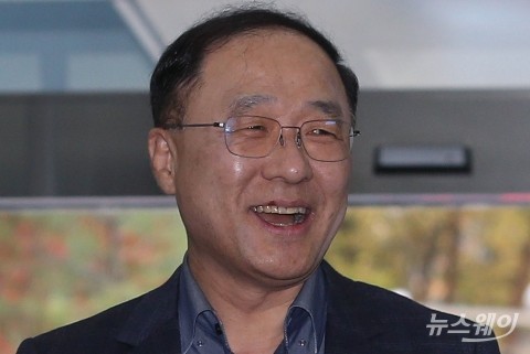홍남기가 본 책에 담긴 경제철학···“변화와 혁신”