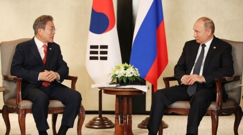 문 대통령, 푸틴과 정상회담··· “양국, 국제무대서 긴밀히 협력하고 있다”