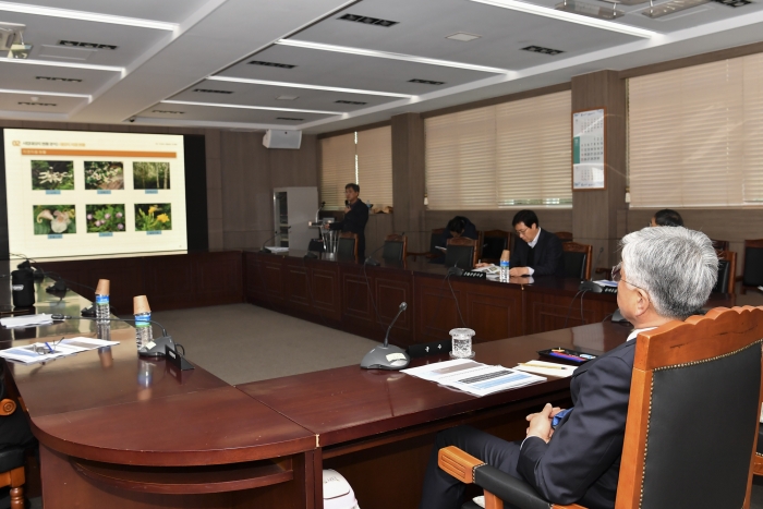 20일 군청 소회의실에서 정선 가리왕산 생태관광 기본계획 연구용역 중간보고회를 개최했다.