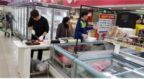 농협하나로마트남악점, 매주 금요일 “금송아지 데이” 실시