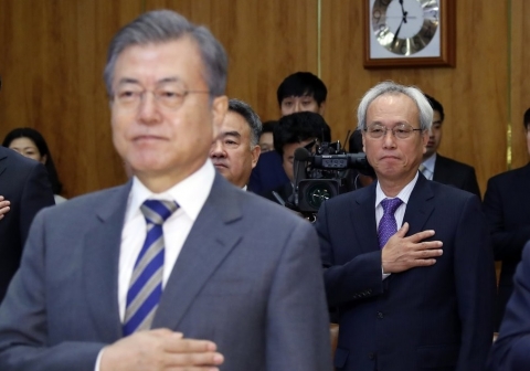 민노총 빠진채 출범하는 경사위, 첫 회의에 문 대통령 참석