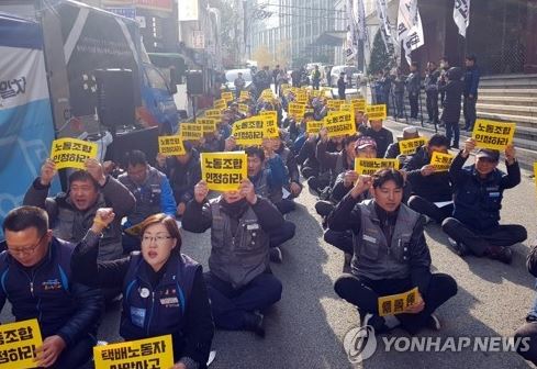 CJ대한통운 택배 노동자 무기한 총파업 돌입···“노동자 사망사고 대책 마련”촉구 사진=연합뉴스 제공