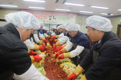 익산국토청, 한부모·중증장애인 가정 등 5곳에 김장김치 전달