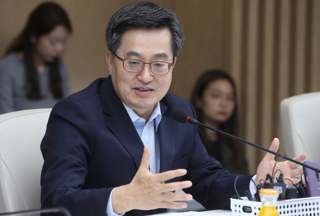 김동연, 하위20％ 소득 감소에 “일자리예산 늘려 분배 개선”