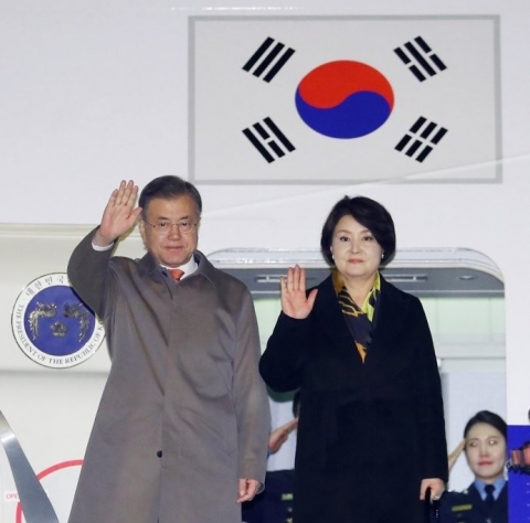 문 대통령 국정지지도 48.4％···9주연속 하락, 취임 후 첫 40%대