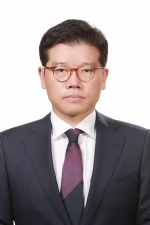 코오롱 이웅열 회장 전격 사퇴···최대 수혜자 유석진 사장은 누구? 기사의 사진