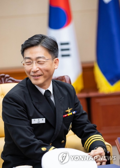 이국종 교수, 명예 해군중령 진급···“해군 의무분야 발전 도울 것”