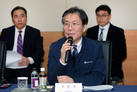 성윤모 ”애로사항, 끝장 본다는 자세로 해결&quot;,