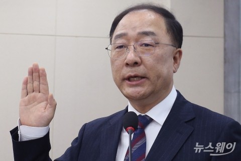 닻 올린 홍남기號 ···2기 J노믹스 과제 산적