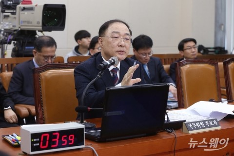 “홍남기 배우자, 소득 축소신고 의혹”