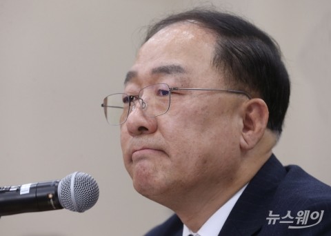 병역·캐비닛·정체성 문제 도마···홍남기 인사청문회 자질공방
