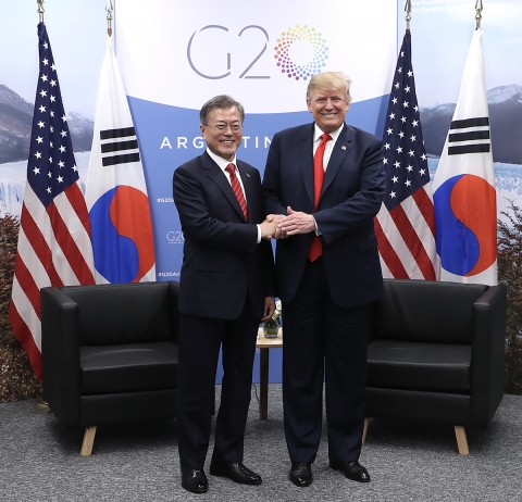 문 대통령 “각 나라 한반도 평화 지지”···5박8일 순방 마무리