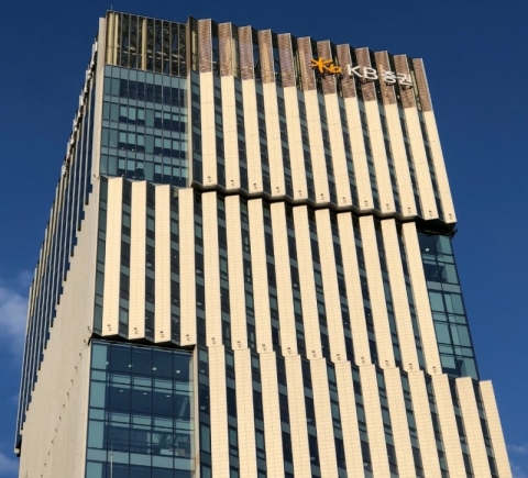 ‘투트랙’ 전략으로 해외시장 공략